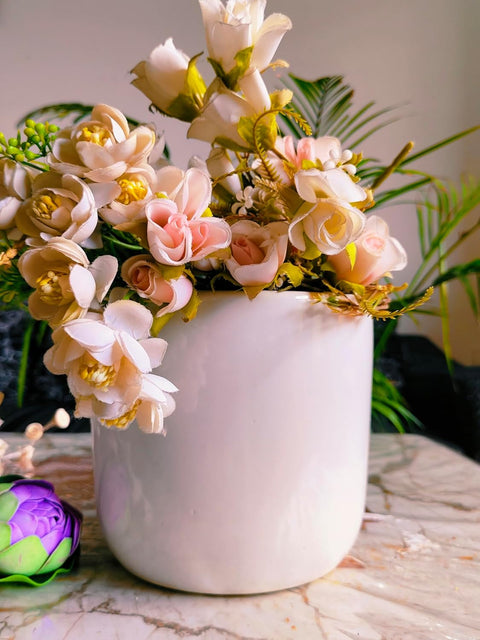Falling Daisy Ceramic Pot